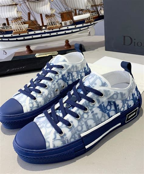 christian dior oblique sneakers.